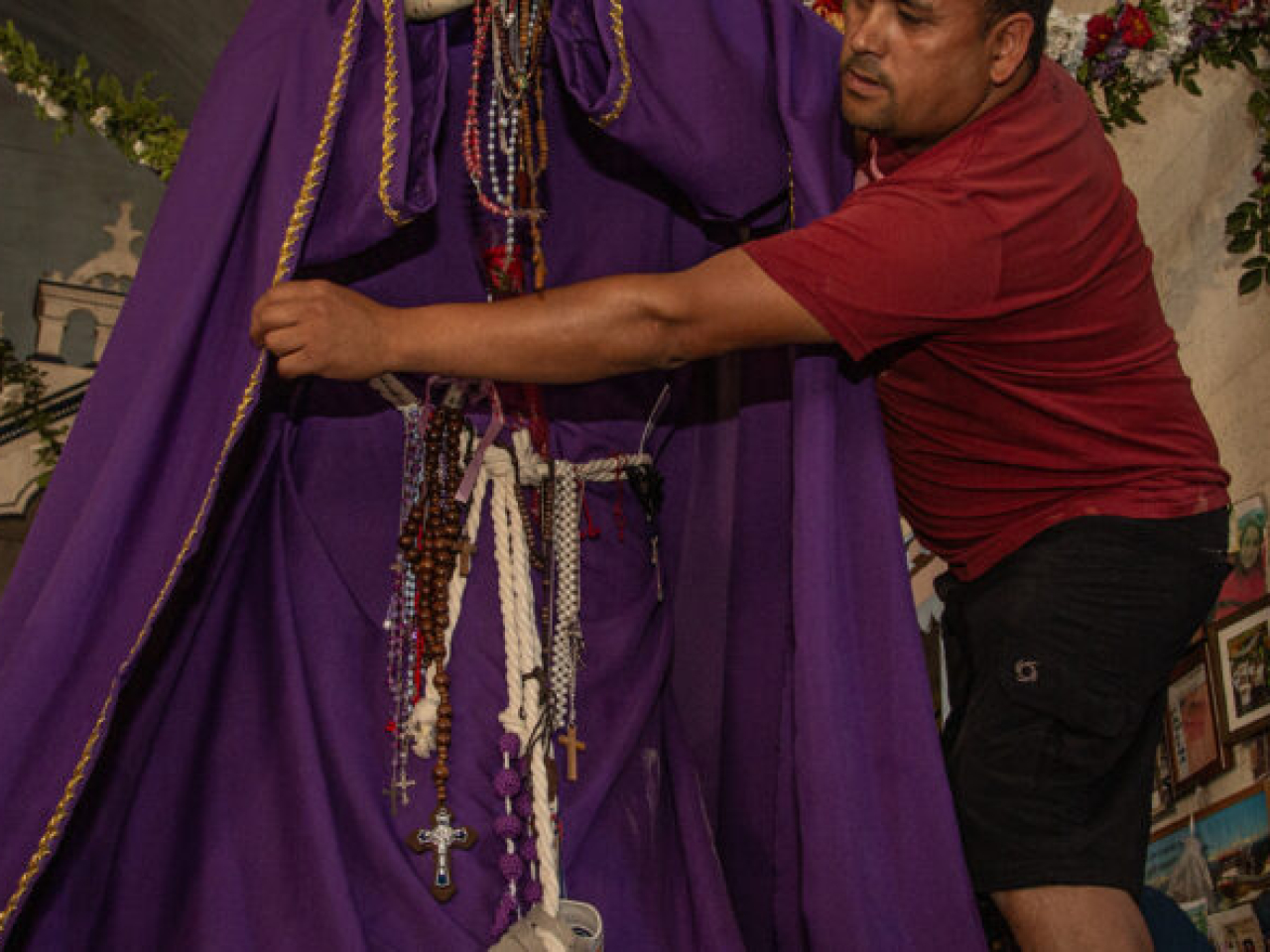 Ulagos y UFRO se unen para relevar la devoción y tradición chilota a través de la exposición fotográfica “Miradas de Fe”