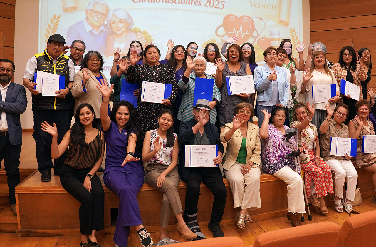 ULagos certifica a personas mayores en automanejo nutricional y promueve un envejecimiento saludable y activo