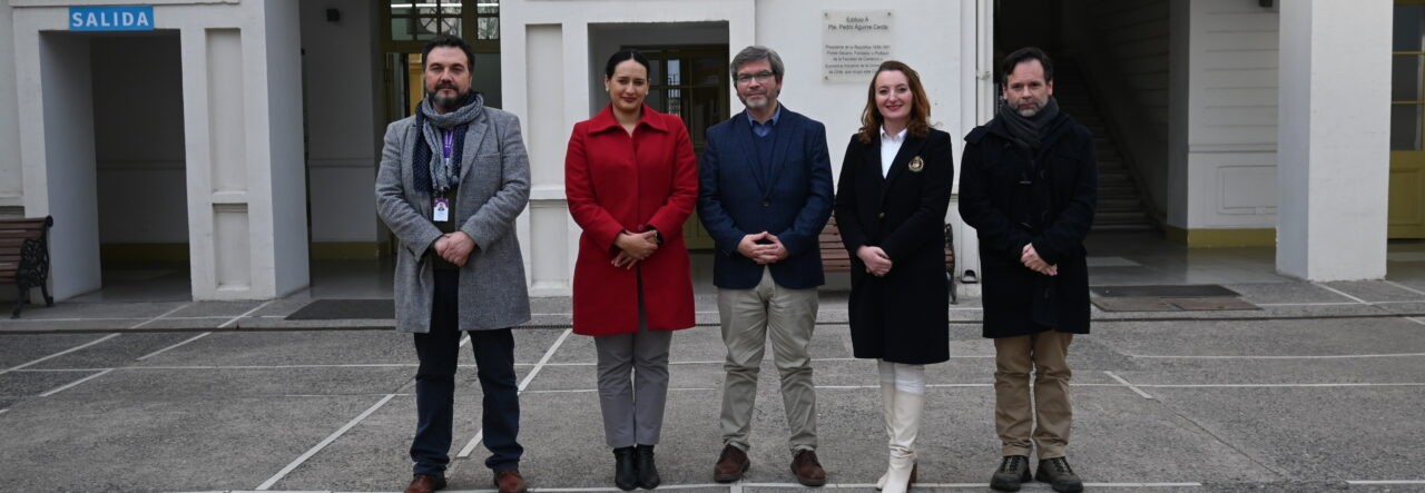 ULagos y Municipalidad de Lo Espejo sellan alianza para fortalecer la gestión pública y el desarrollo territorial